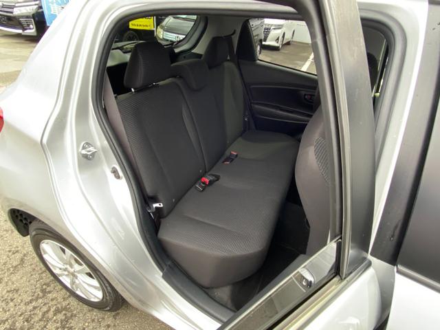 ヴィッツ F 禁煙車 4WD 寒冷地仕様 当社買取直販車両 ドライブレコーダー 夏冬タイヤセット有 純正7インチナビ【TV CD AUX Bluetooth】 バックカメラ 横滑り防止装置 キーレスエントリー 取扱説明書 保証書 LEDヘッドライト(20枚目)