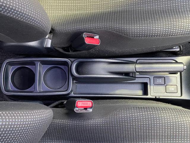 ヴィッツ F 禁煙車 4WD 寒冷地仕様 当社買取直販車両 ドライブレコーダー 夏冬タイヤセット有 純正7インチナビ【TV CD AUX Bluetooth】 バックカメラ 横滑り防止装置 キーレスエントリー 取扱説明書 保証書 LEDヘッドライト(27枚目)