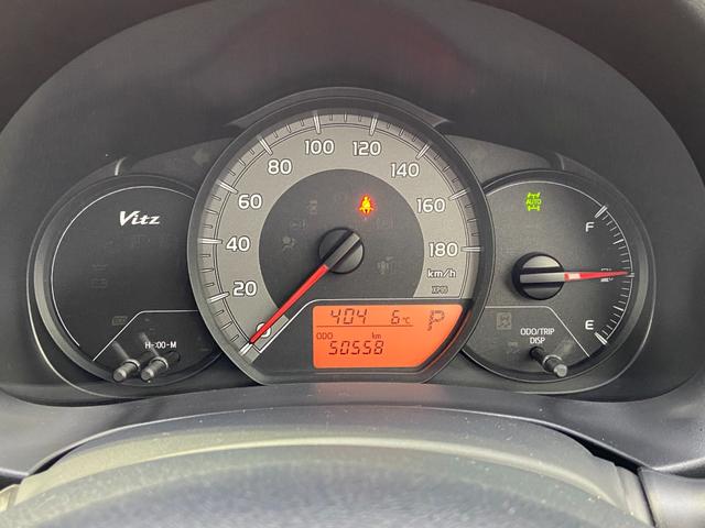 ヴィッツ F 禁煙車 4WD 寒冷地仕様 当社買取直販車両 ドライブレコーダー 夏冬タイヤセット有 純正7インチナビ【TV CD AUX Bluetooth】 バックカメラ 横滑り防止装置 キーレスエントリー 取扱説明書 保証書 LEDヘッドライト(28枚目)