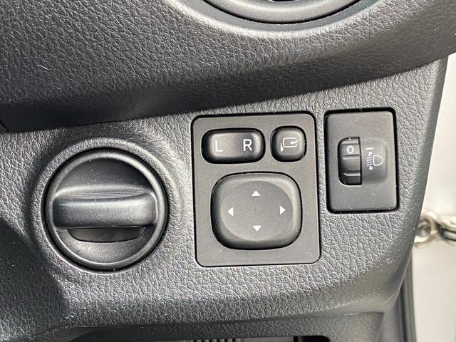 ヴィッツ F 禁煙車 4WD 寒冷地仕様 当社買取直販車両 ドライブレコーダー 夏冬タイヤセット有 純正7インチナビ【TV CD AUX Bluetooth】 バックカメラ 横滑り防止装置 キーレスエントリー 取扱説明書 保証書 LEDヘッドライト(29枚目)