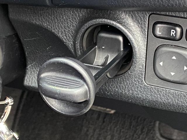 ヴィッツ F 禁煙車 4WD 寒冷地仕様 当社買取直販車両 ドライブレコーダー 夏冬タイヤセット有 純正7インチナビ【TV CD AUX Bluetooth】 バックカメラ 横滑り防止装置 キーレスエントリー 取扱説明書 保証書 LEDヘッドライト(30枚目)