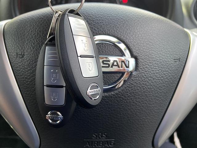 マーチ Ｇ　禁煙車　【有料オプションカラー】チタニウムカーキ　衝突被害軽減装置　レーンアシスト　オートライト＆ＬＥＤヘッドライト　アイドリングストップ　横滑り防止装置　スマートキー＆プッシュスタート　純正１４インチアルミホイール　ＣＤオーディオ＆ＡＵＸ　記録簿（6枚目）