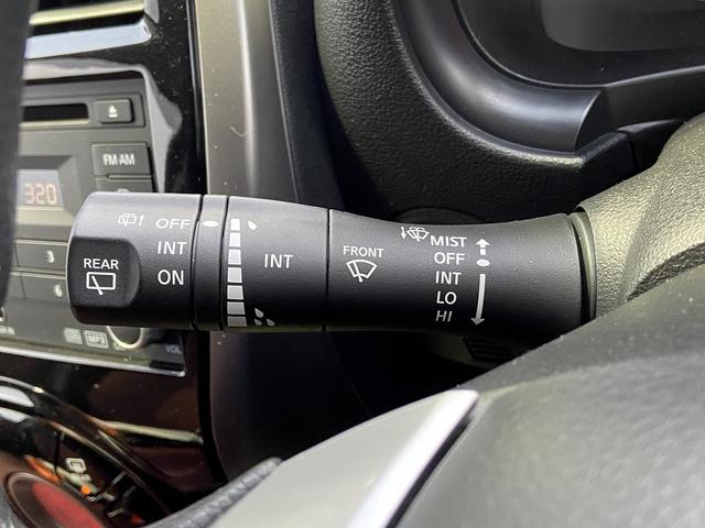 マーチ Ｇ　禁煙車　【有料オプションカラー】チタニウムカーキ　衝突被害軽減装置　レーンアシスト　オートライト＆ＬＥＤヘッドライト　アイドリングストップ　横滑り防止装置　スマートキー＆プッシュスタート　純正１４インチアルミホイール　ＣＤオーディオ＆ＡＵＸ　記録簿（32枚目）