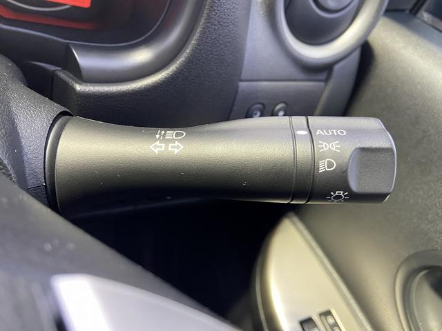 マーチ Ｇ　禁煙車　【有料オプションカラー】チタニウムカーキ　衝突被害軽減装置　レーンアシスト　オートライト＆ＬＥＤヘッドライト　アイドリングストップ　横滑り防止装置　スマートキー＆プッシュスタート　純正１４インチアルミホイール　ＣＤオーディオ＆ＡＵＸ　記録簿（33枚目）