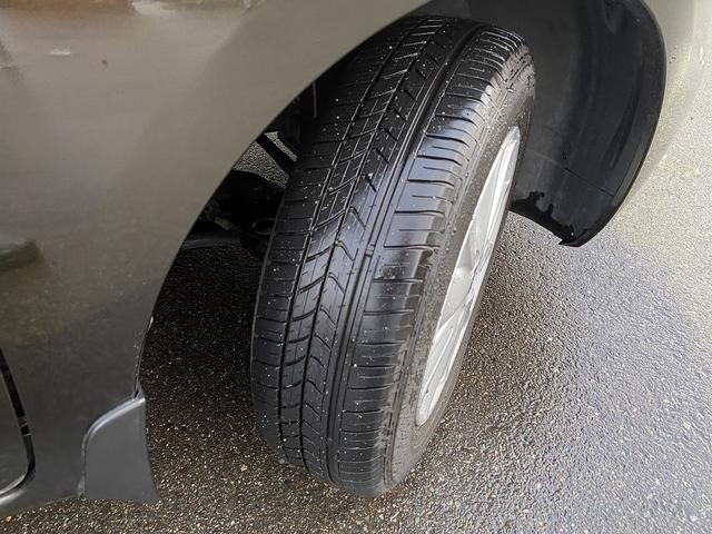 マーチ Ｇ　禁煙車　【有料オプションカラー】チタニウムカーキ　衝突被害軽減装置　レーンアシスト　オートライト＆ＬＥＤヘッドライト　アイドリングストップ　横滑り防止装置　スマートキー＆プッシュスタート　純正１４インチアルミホイール　ＣＤオーディオ＆ＡＵＸ　記録簿（44枚目）