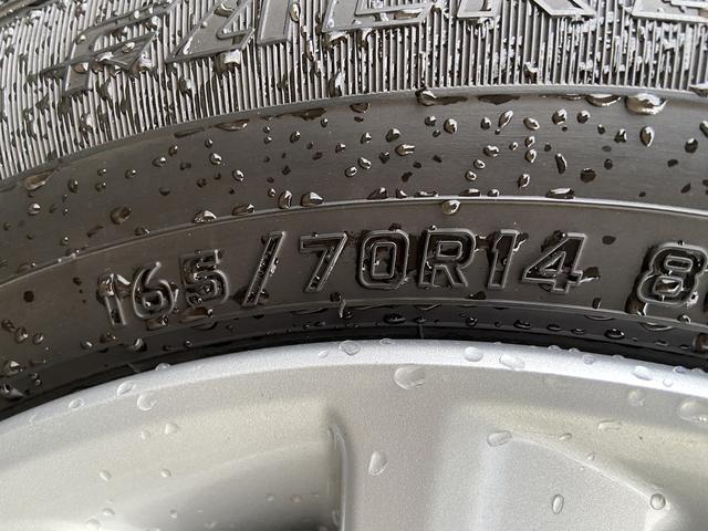 マーチ Ｇ　禁煙車　【有料オプションカラー】チタニウムカーキ　衝突被害軽減装置　レーンアシスト　オートライト＆ＬＥＤヘッドライト　アイドリングストップ　横滑り防止装置　スマートキー＆プッシュスタート　純正１４インチアルミホイール　ＣＤオーディオ＆ＡＵＸ　記録簿（47枚目）