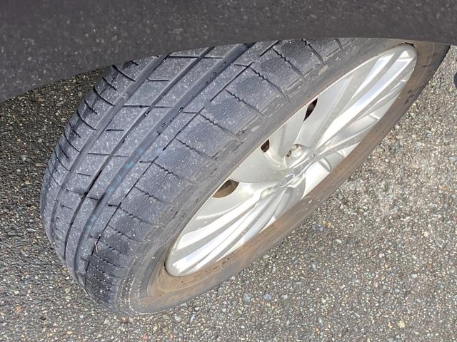 ���Ђł̓C���^�[�l�b�g�ł̉����̔��Ɏ��M������܂��B�X���ł̂��[�Ԃł���΁A���Ԃ������܂��ɖ��`�ύX���̂��葱�����o���܂��̂ŁA���ߏ��̔̔���Ђōw������ꍇ�ƕς��ʏ��o��ɂĂ��w���\�ł���