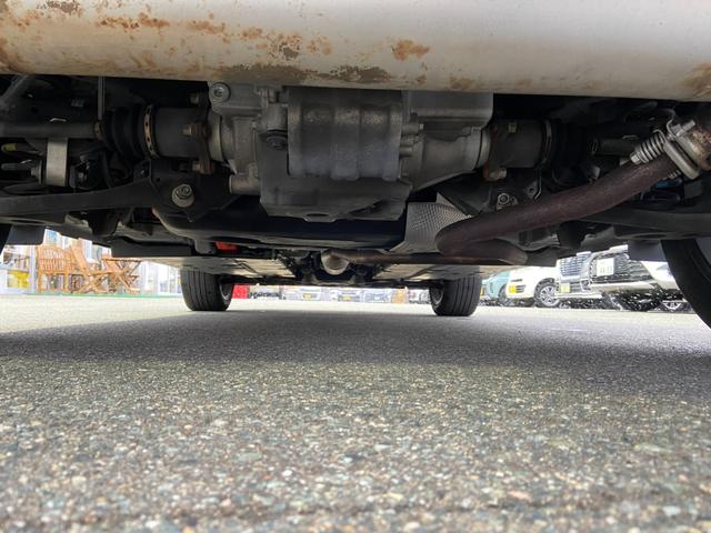 ヤリスクロス ハイブリッドＺ　４ＷＤ　禁煙車　ツートーンカラー　ＥＴＣ　レーダークルーズコントロール　レーンアシスト　コーナーセンサー　衝突被害軽減装置　ステアリングヒーター　１００Ｖ電源　電動ハーフレザーシート＆シートヒーター　全方位モニター　電動リアゲート（6枚目）