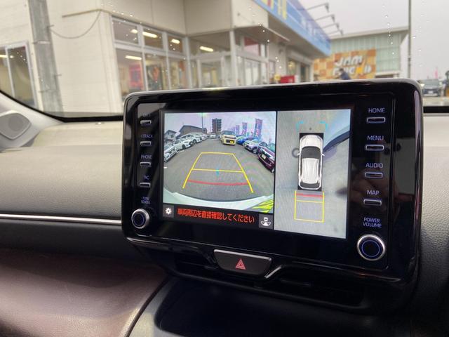 ヤリスクロス ハイブリッドＺ　４ＷＤ　禁煙車　ツートーンカラー　ＥＴＣ　レーダークルーズコントロール　レーンアシスト　コーナーセンサー　衝突被害軽減装置　ステアリングヒーター　１００Ｖ電源　電動ハーフレザーシート＆シートヒーター　全方位モニター　電動リアゲート（7枚目）