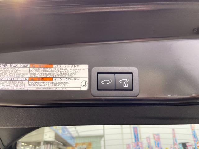 ヤリスクロス ハイブリッドＺ　４ＷＤ　禁煙車　ツートーンカラー　ＥＴＣ　レーダークルーズコントロール　レーンアシスト　コーナーセンサー　衝突被害軽減装置　ステアリングヒーター　１００Ｖ電源　電動ハーフレザーシート＆シートヒーター　全方位モニター　電動リアゲート（8枚目）