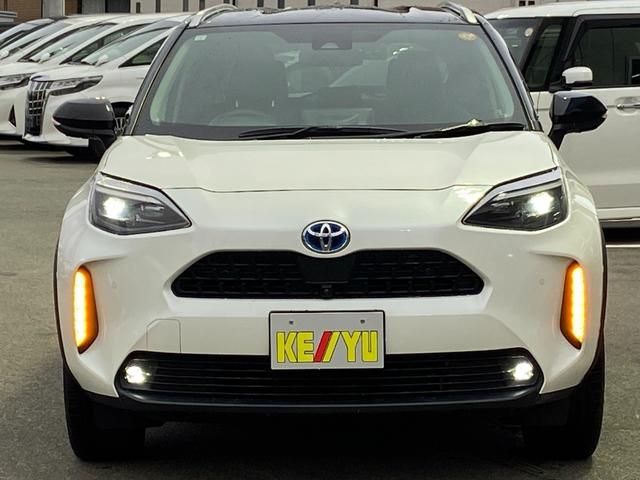 ヤリスクロス ハイブリッドＺ　４ＷＤ　禁煙車　ツートーンカラー　ＥＴＣ　レーダークルーズコントロール　レーンアシスト　コーナーセンサー　衝突被害軽減装置　ステアリングヒーター　１００Ｖ電源　電動ハーフレザーシート＆シートヒーター　全方位モニター　電動リアゲート（9枚目）