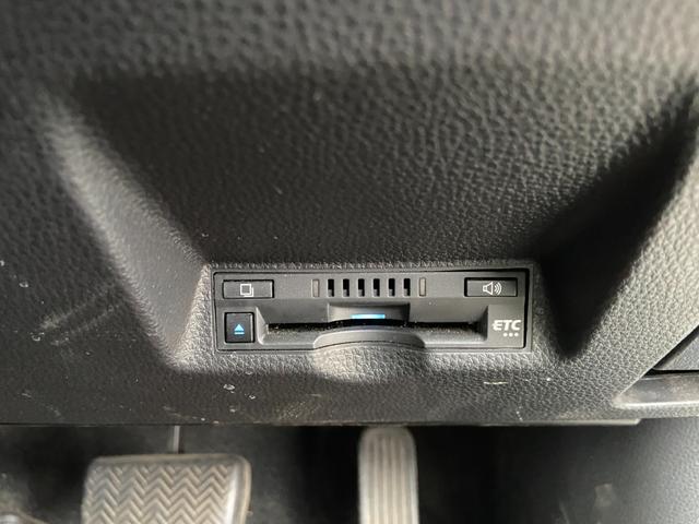 ヤリスクロス ハイブリッドＺ　４ＷＤ　禁煙車　ツートーンカラー　ＥＴＣ　レーダークルーズコントロール　レーンアシスト　コーナーセンサー　衝突被害軽減装置　ステアリングヒーター　１００Ｖ電源　電動ハーフレザーシート＆シートヒーター　全方位モニター　電動リアゲート（36枚目）