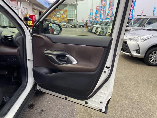 ヤリスクロス ハイブリッドＺ　４ＷＤ　禁煙車　ツートーンカラー　ＥＴＣ　レーダークルーズコントロール　レーンアシスト　コーナーセンサー　衝突被害軽減装置　ステアリングヒーター　１００Ｖ電源　電動ハーフレザーシート＆シートヒーター　全方位モニター　電動リアゲート（37枚目）