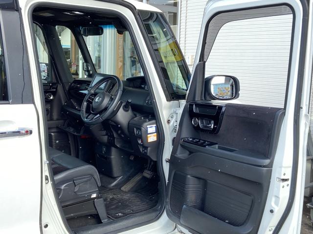 Ｎ－ＢＯＸカスタム Ｌターボ　４ＷＤ　禁煙車　シーケンシャルウインカー　ＥＴＣ　レーダークルーズコントロール　レーンアシスト　コーナーセンサー　パドルシフト　ハーフレザーシート＆シートヒーター　純正ナビ【ＤＶＤ　フルセグＴＶ　Ｂｌｕｅｔｏｏｔｈ】　バックカメラ　衝突被害軽減装置（14枚目）