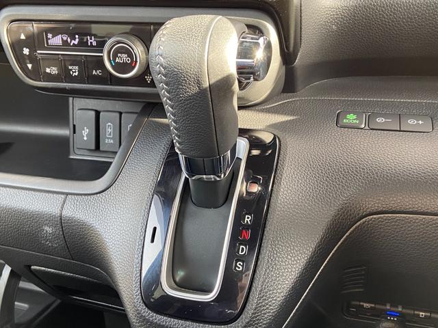 Ｎ－ＢＯＸカスタム Ｌターボ　４ＷＤ　禁煙車　シーケンシャルウインカー　ＥＴＣ　レーダークルーズコントロール　レーンアシスト　コーナーセンサー　パドルシフト　ハーフレザーシート＆シートヒーター　純正ナビ【ＤＶＤ　フルセグＴＶ　Ｂｌｕｅｔｏｏｔｈ】　バックカメラ　衝突被害軽減装置（34枚目）