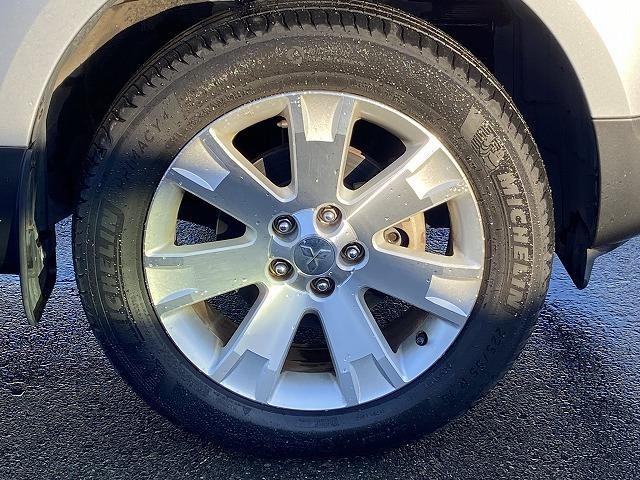 ���Ђ̓W���Ԃ͑S�ԗ��Ɂh�Вc�@�l�����Ԍ���������c��h�̎ԗ���Ԑ��������f�����Ă���܂��B�C�����̗L���͂������A�h�A���̊O�̌������̗L���܂ł��\�������������ł͂Ȃ����ʂɂĂ��n�����Ă���܂���