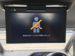 【後席モニター】後部座席でＴＶやＤＶＤが視聴できます。旅行や帰省でのロングドライブ時のお供に最適！お子さんが後部座席で騒いだりぐずったりする場合のお助けアイテム！ 7