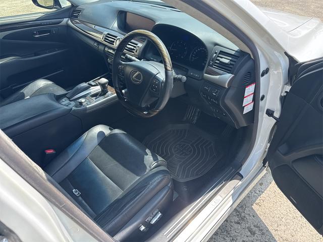 ＬＳ ＬＳ４６０　バージョンＣ　Ｉパッケージ　カールソン２１インチＡＷ　エアサスｋｉｔ　フロントリップ　社外マフラー　サンルーフ　黒革エアシート　オプション三眼ＬＥＤヘッドライト　パワートランク（22枚目）