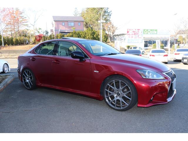 ＩＳ ＩＳ２５０　バージョンＬ　後期仕様エアロ　ローダウン　４ＷＤ　サンルーフ　本革シート　スマートキー　純正ナビ　バックカメラ付き（5枚目）