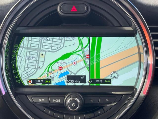 ＭＩＮＩ クーパー　サザーク　エキサイトメントパッケージ　ライトパッケージ　ストレージコンパートメントパッケージ　ナビゲーションパッケージ　合皮スポーツシート　ＬＥＤヘッドライト　ホワイトターンランプ　シートヒーター前席　ＥＴＣ（4枚目）