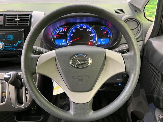 インテリアに合わせたデザインのステアリングは、運転される方のことも考え、運転しやすい形状、大きさです。是非一度、実際に触ってお確かめください。