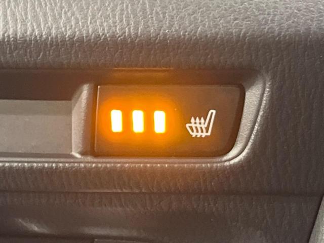 アクセラスポーツ 15XD Lパッケージ 純正DVDナビ バックカメラ 衝突被害軽減システム レーダークルーズ レザーシート パワーシート スマートキー LEDヘッド ETC オートライト デュアルエアコン 純正18インチアルミ(7枚目)