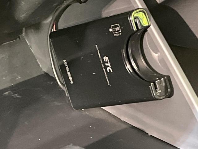 ジムニー ランドベンチャー 4WD SDナビ 禁煙車 ハーフレザーシート 前席シートヒーター LEDヘッド ETC 純正16インチアルミ Bluetooth CD フルセグ キーレス パワーウィンドウ 電動格納ドアミラー(5枚目)