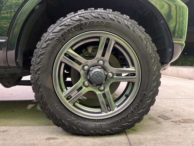 ジムニー ランドベンチャー 4WD SDナビ 禁煙車 ハーフレザーシート 前席シートヒーター LEDヘッド ETC 純正16インチアルミ Bluetooth CD フルセグ キーレス パワーウィンドウ 電動格納ドアミラー(47枚目)