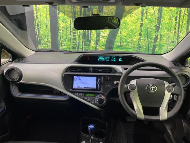 アクア Ｓ　ＳＤナビ　バックカメラ　禁煙車　スマートキー　ＥＴＣ　オートライト　オートエアコン　Ｂｌｕｅｔｏｏｔｈ　ＣＤ　ＤＶＤ再生　ステアリングスイッチ　パワーウィンドウ　電動格納ドアミラー（2枚目）