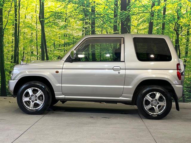 パジェロミニ アクティブフィールドエディション 4WD 純正15インチアルミ CD DVD再生 ナビ 電動格納ミラー プライバシーガラス グレーファブリックコンビシート リアワイパー メッキ加飾付フロントグリル 背面ハードカバー 革巻きステアリング(22枚目)