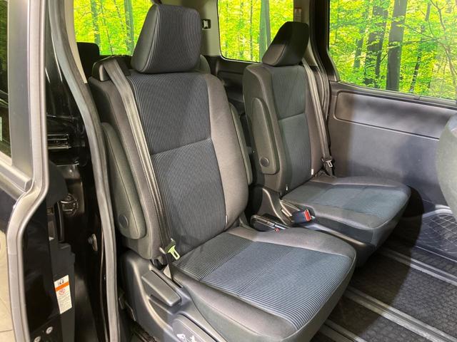 ヴォクシー Ｘ　ＳＤナビ　電動スライドドア　衝突被害軽減システム　禁煙車　ドラレコ　フリップダウン　スマートキー　ＬＥＤヘッド　ＥＴＣ　クルコン　オートハイビーム　オートライト　デュアルエアコン　車線逸脱警報（9枚目）