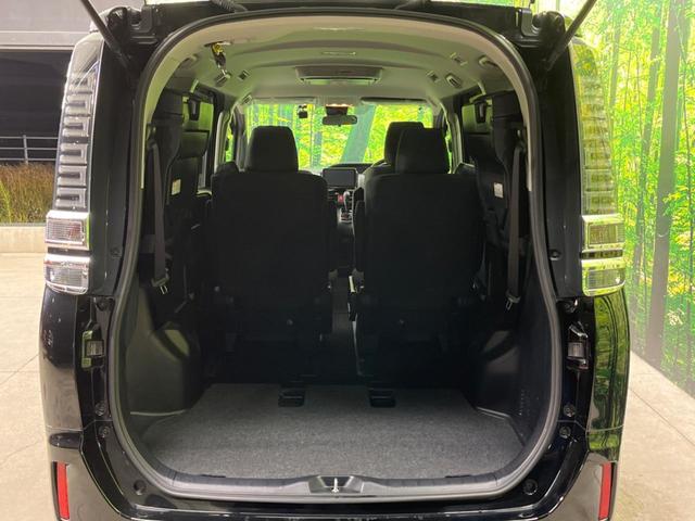 ヴォクシー Ｘ　ＳＤナビ　電動スライドドア　衝突被害軽減システム　禁煙車　ドラレコ　フリップダウン　スマートキー　ＬＥＤヘッド　ＥＴＣ　クルコン　オートハイビーム　オートライト　デュアルエアコン　車線逸脱警報（11枚目）