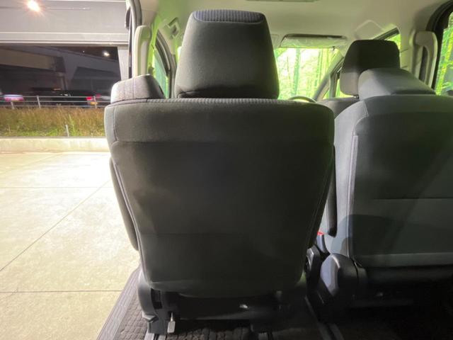 ヴォクシー Ｘ　ＳＤナビ　電動スライドドア　衝突被害軽減システム　禁煙車　ドラレコ　フリップダウン　スマートキー　ＬＥＤヘッド　ＥＴＣ　クルコン　オートハイビーム　オートライト　デュアルエアコン　車線逸脱警報（31枚目）