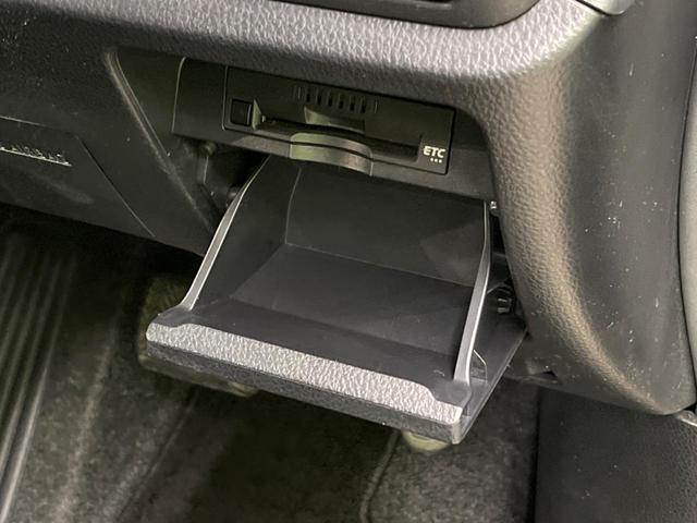 ヴォクシー Ｘ　ＳＤナビ　電動スライドドア　衝突被害軽減システム　禁煙車　ドラレコ　フリップダウン　スマートキー　ＬＥＤヘッド　ＥＴＣ　クルコン　オートハイビーム　オートライト　デュアルエアコン　車線逸脱警報（40枚目）