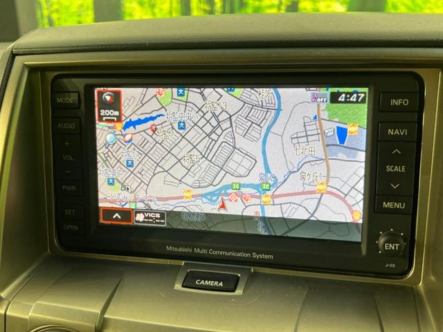 【純正ナビ】人気の純正ナビを装備しております。ナビの使いやすさはもちろん、オーディオ機能も充実！キャンプや旅行はもちろん、通勤や買い物など普段のドライブも楽しくなるはず♪