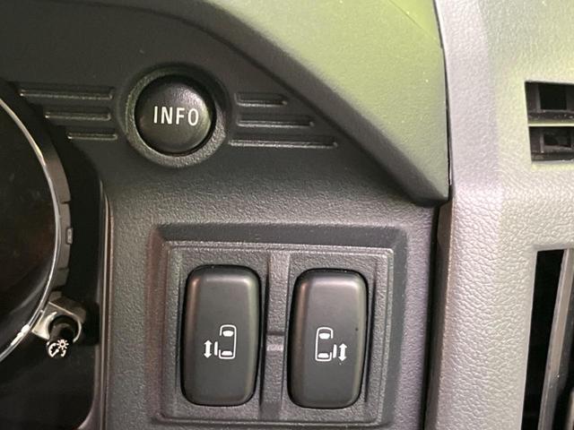 【両側パワースライドドア】スマートキーや運転席のスイッチで後席両側スライドドアの開閉が可能♪電動だから力を入れてドアを開ける必要が無く、小さなお子様でも簡単に開け閉めでき快適です♪