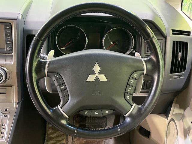 インテリアに合わせたデザインのステアリングは、運転される方のことも考え、運転しやすい形状、大きさです。是非一度、実際に触ってお確かめください。