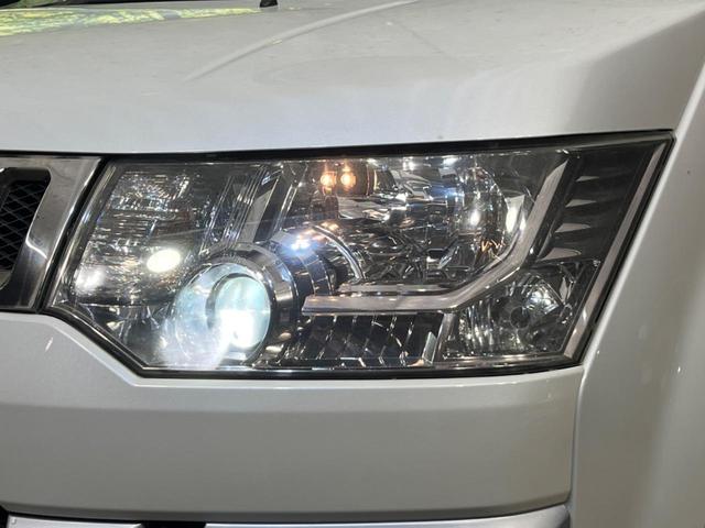 【ＨＩＤヘッドライト】非常に明るく前方を照らしてくれるので、悪天候や夜間の走行時も視界良好で安心してお乗りいただけます。