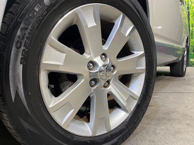 【純正１８インチアルミホイール】外観にマッチした純正アルミホイールを装着しております。各種社外アルミホイールや、スタッドレスタイヤも取扱いしております。是非ご相談ください♪