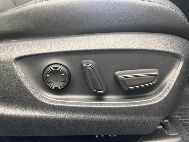 プリウス Ａツーリングセレクション　４ＷＤ　衝突軽減　レーダークルコン　純正ナビ　バックカメラ　合皮シート　前席シートヒーター　運転席パワーシート　ＬＥＤヘッド　純正１７インチアルミ　ＬＥＤフロントフォグ　フルセグ　Ｂｌｕｅｔｏｏｔｈ（6枚目）