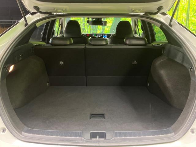 プリウス Ａツーリングセレクション　４ＷＤ　衝突軽減　レーダークルコン　純正ナビ　バックカメラ　合皮シート　前席シートヒーター　運転席パワーシート　ＬＥＤヘッド　純正１７インチアルミ　ＬＥＤフロントフォグ　フルセグ　Ｂｌｕｅｔｏｏｔｈ（11枚目）