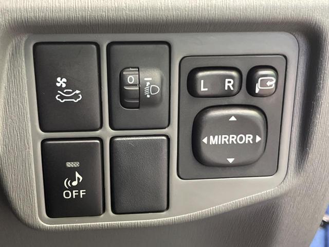 プリウス S 純正HDDナビ バックカメラ ガラスルーフ オートライト オートエアコン スマートキー ビルトインETC 電動確認ミラー CD再生 DVD再生 ステアリングリモコン 盗難防止 プライバシーガラス(44枚目)