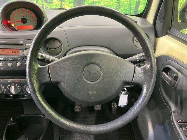 エッセ Ｄ　禁煙車　ＣＤ再生　プライバシーガラス　ＵＶカットガラス　キーレスエントリー　２トーンヘッドレスト　ブラックモノトーンインパネ（6枚目）