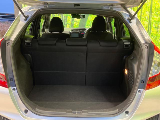 フィットハイブリッド Ｓパッケージ　純正ＳＤナビ　バックカメラ　禁煙車　スマートキー　ＬＥＤヘッド　ビルトインＥＴＣ　クルコン　オートライト　オートエアコン　Ｂｌｕｅｔｏｏｔｈ　ＣＤ　ＤＶＤ再生　フルセグ　電動格納ミラー（10枚目）