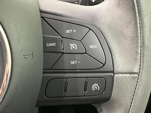 �y�N���[�Y�R���g���[���z�������H�����N���N���s�B�A�N�Z���𗣂��Ă���葬�x�ő��s���ł��A�������^�]���̕��S���y���I�����E�������ȒP�ȃX�C�b�`����Œ����ł��܂��B