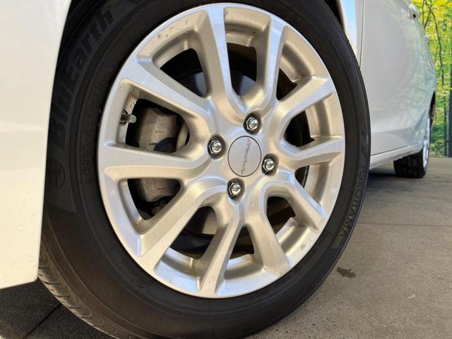 フィットハイブリッド Ｌパッケージ　バックカメラ　衝突被害軽減システム　禁煙車　ハーフレザーシート　スマートキー　ＬＥＤヘッド　クルコン　オートライト　オートエアコン　Ｂｌｕｅｔｏｏｔｈ　ＣＤ　ＤＶＤ再生　地デジ　電動格納ミラー（12枚目）