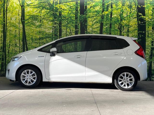 フィットハイブリッド Ｌパッケージ　バックカメラ　衝突被害軽減システム　禁煙車　ハーフレザーシート　スマートキー　ＬＥＤヘッド　クルコン　オートライト　オートエアコン　Ｂｌｕｅｔｏｏｔｈ　ＣＤ　ＤＶＤ再生　地デジ　電動格納ミラー（50枚目）