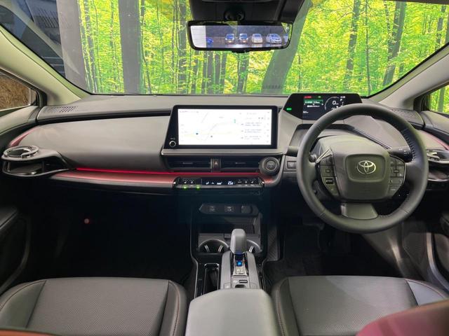 プリウス Ｚ　４ＷＤ　全周囲カメラ　衝突被害軽減システム　レーダークルーズ　禁煙車　電動リアゲート　レザーシート　前席シートエアコン　パワーシート　コーナーセンサー　スマートキー　ＬＥＤヘッド（2枚目）