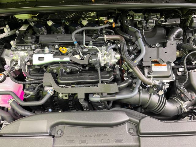 プリウス Ｚ　４ＷＤ　全周囲カメラ　衝突被害軽減システム　レーダークルーズ　禁煙車　電動リアゲート　レザーシート　前席シートエアコン　パワーシート　コーナーセンサー　スマートキー　ＬＥＤヘッド（18枚目）