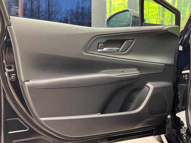 プリウス Ｚ　４ＷＤ　全周囲カメラ　衝突被害軽減システム　レーダークルーズ　禁煙車　電動リアゲート　レザーシート　前席シートエアコン　パワーシート　コーナーセンサー　スマートキー　ＬＥＤヘッド（28枚目）